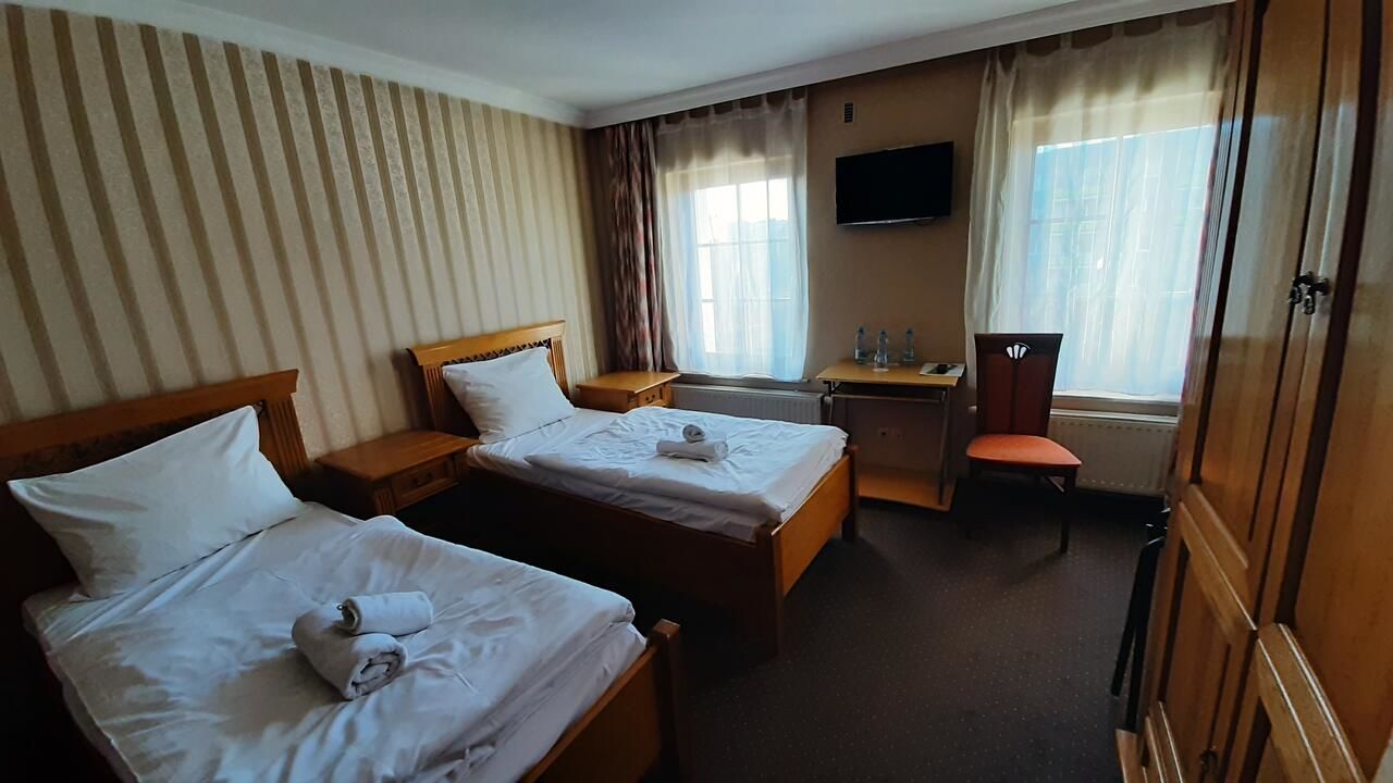 Отель Hotel Janków Жары-15