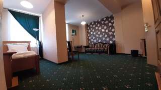 Отель Hotel Janków Жары Стандартный двухместный номер с 2 отдельными кроватями-1